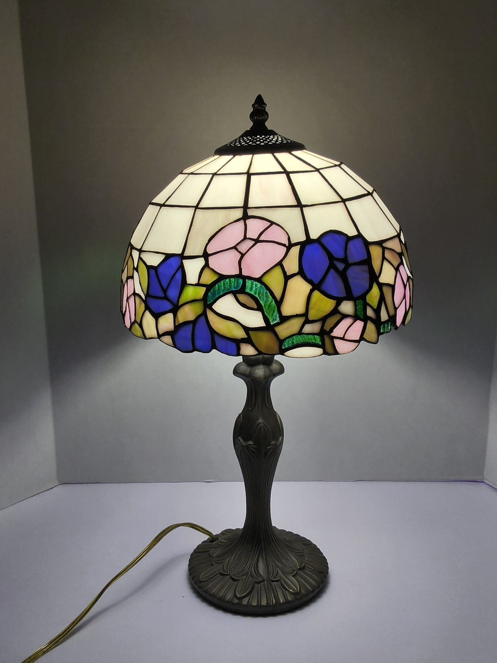 Crown Court Tiffany Style Stained Glass Table Lamp Floral Pink Blue 21" Vintage